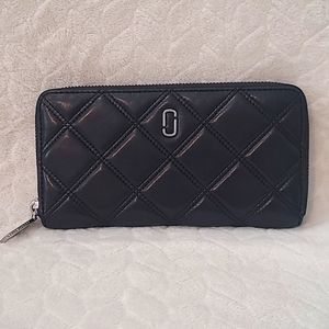 MARC JACOBS Quilted Lambskin Leather Luxury Large Zip Wallet SOFTSHOT Black EUC